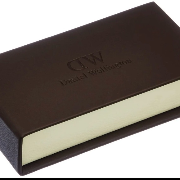 Daniel Wellington Classic York DW00100134 Black Dial Brown Leather Strap Watch - Picture 5 of 5